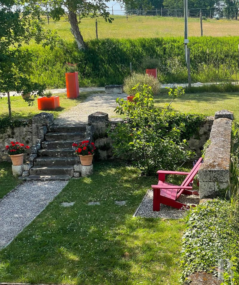 An estate dedicated to breeding Arabian thoroughbred horses near to Brantôme in the Dordogne - photo  n°3